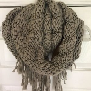 NWT Chunky grey infinity scarf